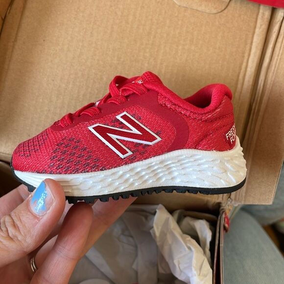 New balance sneakers new in box size infant 2 wide - Picture 2 of 9
